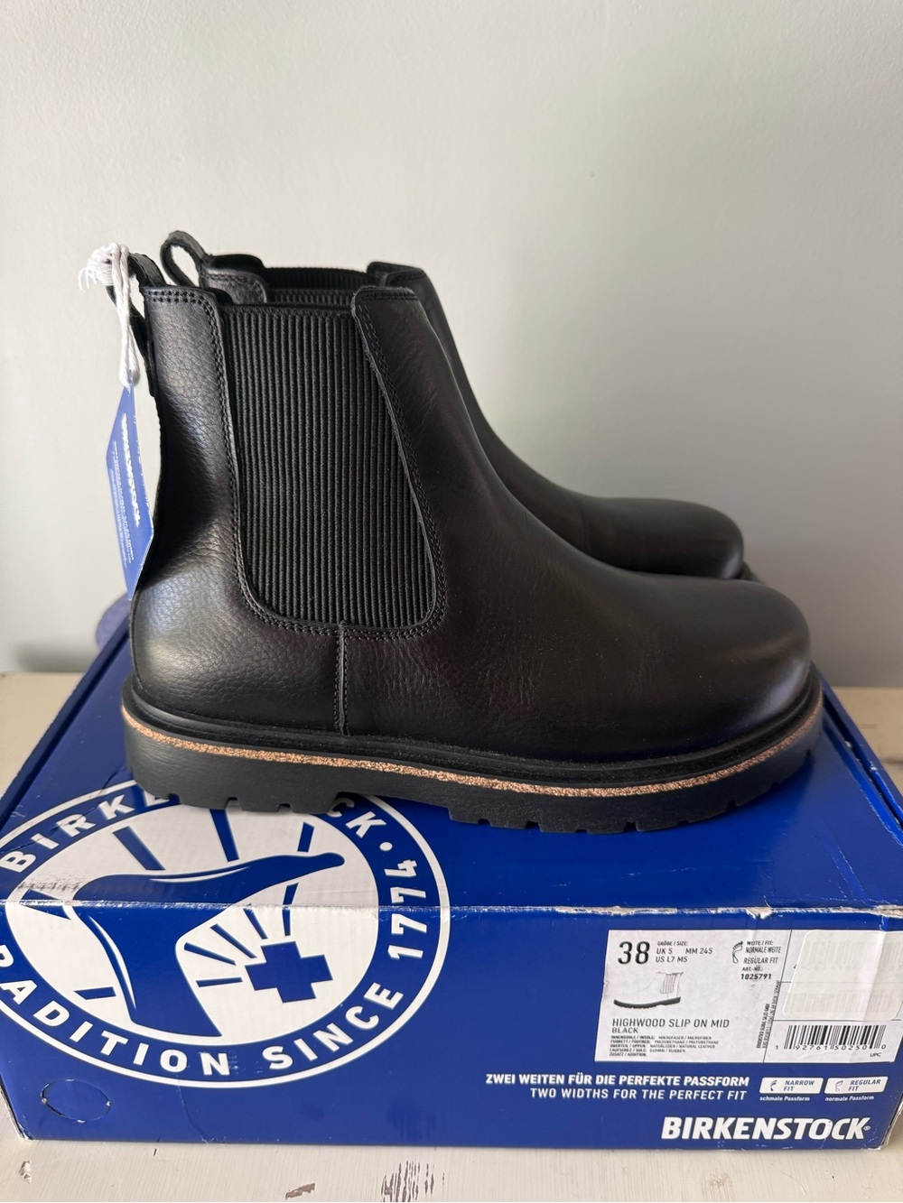 Birkenstock Highwood Slip on Chelsea Black Leather Boots • NIB • Women’s 38 - Picture 2 of 6